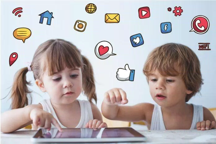 Trẻ em từ mấy tuổi có thể bắt đầu dùng mạng xã hội? (Ảnh: Internet) Trẻ em từ mấy tuổi có thể bắt đầu dùng mạng xã hội? (Ảnh: Internet)