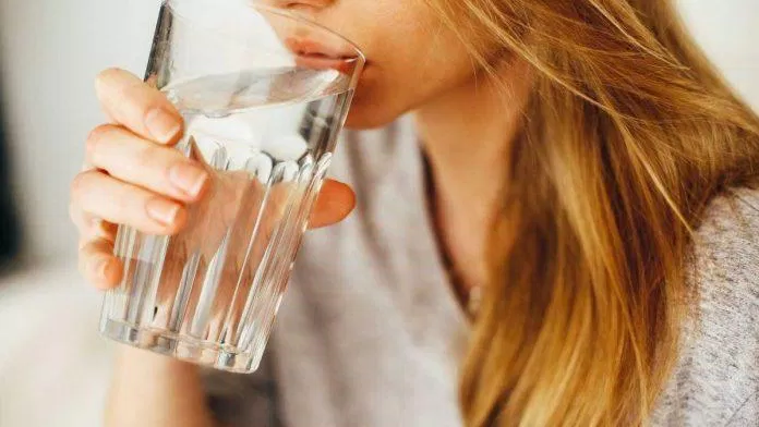 Uống nhiều nước giúp thận khỏe mạnh (Nguồn: Internet).