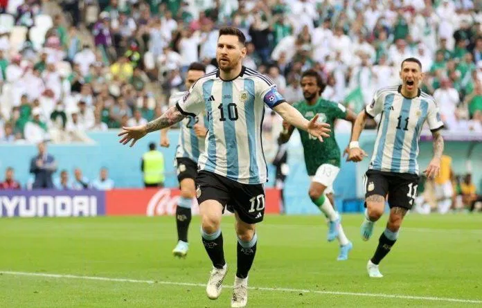 El Pulga đã có bàn thắng đầu tiên ở World Cup từ rất sớm để đưa Argentina vượt lên dẫn trước (Ảnh: Internet)