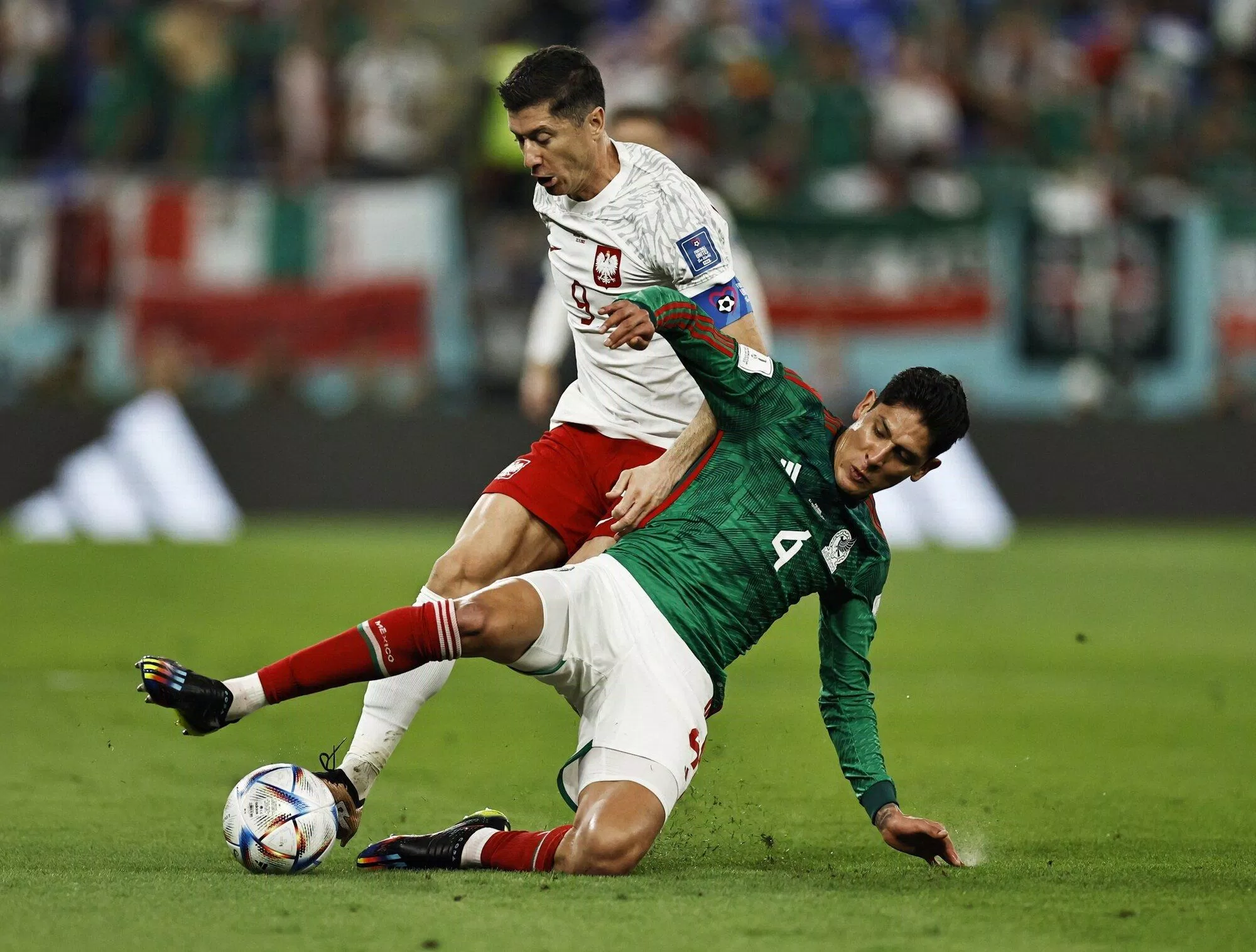 Mexico sẽ làm mọi thứ để ngăn cản Messi như cái cách họ đã vô hiệu hóa Lewandowski (Ảnh: Internet)