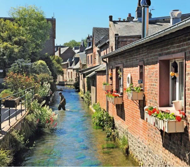 Veules-les-Roses, Normandy. (Nguồn ảnh: Internet) Veules-les-Roses, Normandy. (Nguồn ảnh: Internet)
