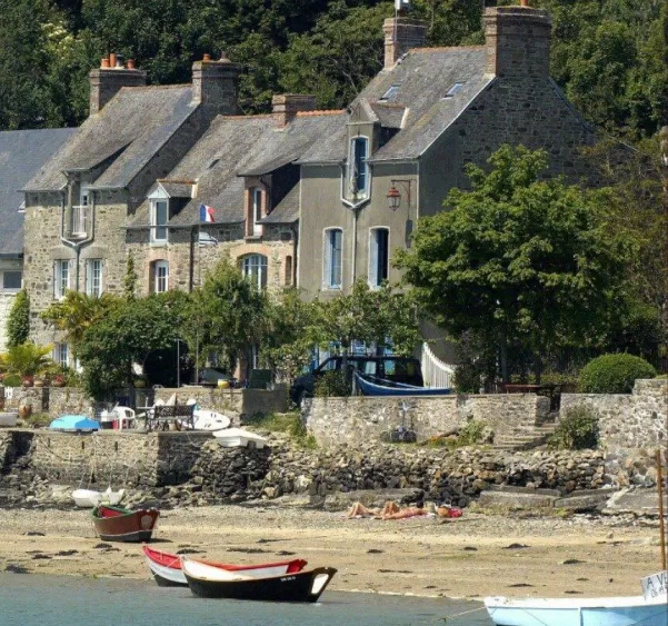 Saint-Suliac, Brittany. (Nguồn ảnh: Internet) Saint-Suliac, Brittany. (Nguồn ảnh: Internet)