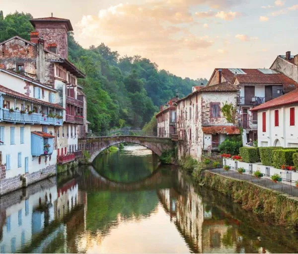 Saint-Jean-Pied-de-Port, Basque Country. (Nguồn ảnh: Internet) Saint-Jean-Pied-de-Port, Basque Country. (Nguồn ảnh: Internet)