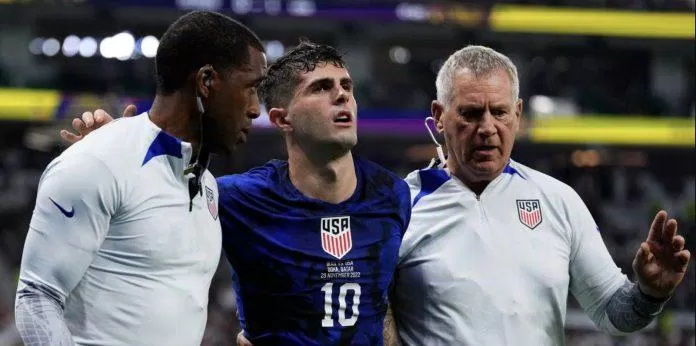 Dù giành chiến thắng nhưng Hoa Kỳ sẽ phải rất đau đầu nếu Pulisic không thể góp mặt trong chặng đường còn lại ở World Cup 2022 (Ảnh: Internet)