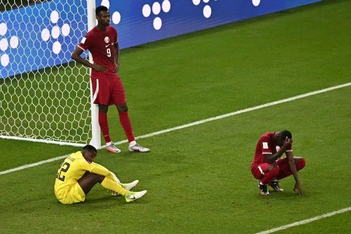 Qatar nối gót Nam Phi trở thành đội bóng chủ nhà thứ 2 bị loại tại World Cup sau vòng bảng (Ảnh: Internet)
