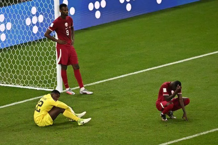 Qatar nối gót Nam Phi trở thành đội bóng chủ nhà thứ 2 bị loại tại World Cup sau vòng bảng (Ảnh: Internet) Qatar nối gót Nam Phi trở thành đội bóng chủ nhà thứ 2 bị loại tại World Cup sau vòng bảng (Ảnh: Internet)
