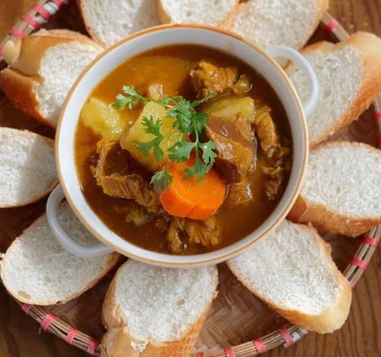 Bánh Mì Sốt Vang
