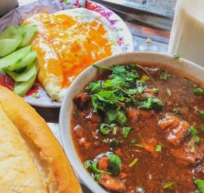 Bánh Mì Sốt Vang