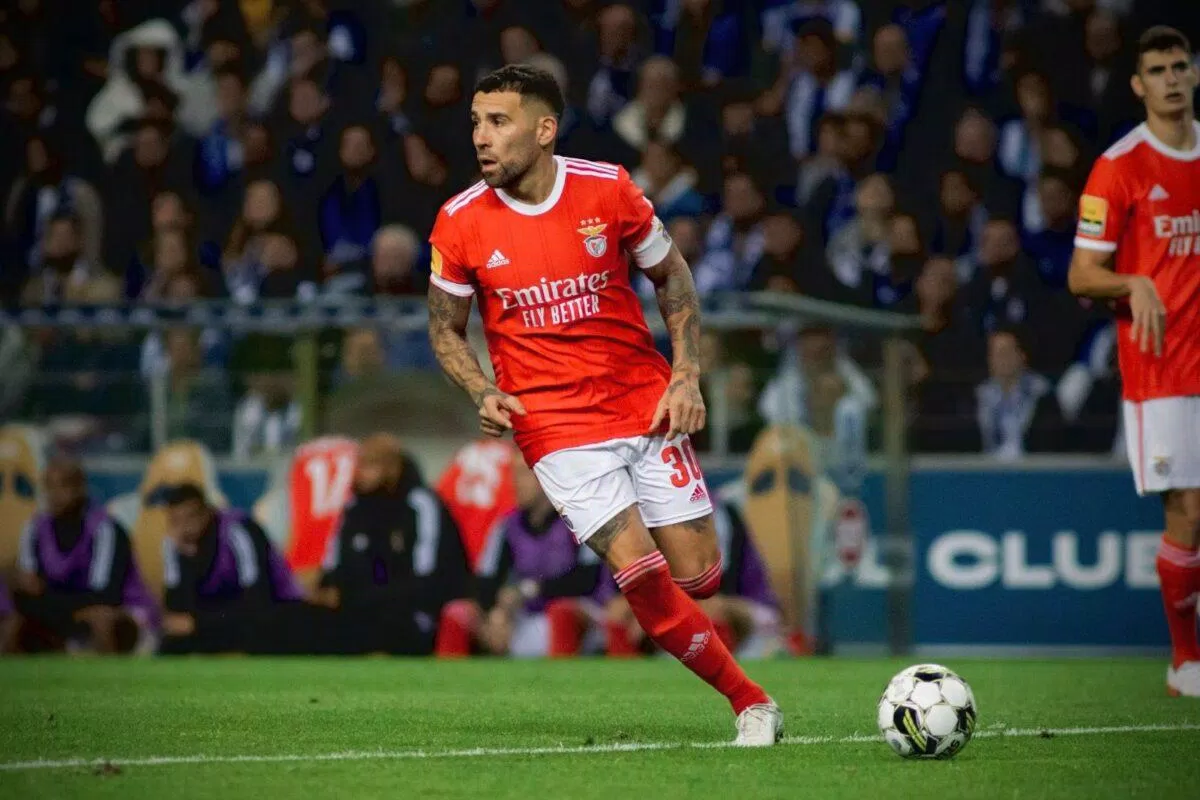 Otamendi vẫn là chốt chặn đáng tin tưởng của Benfica ở Champions League (Ảnh: Internet)