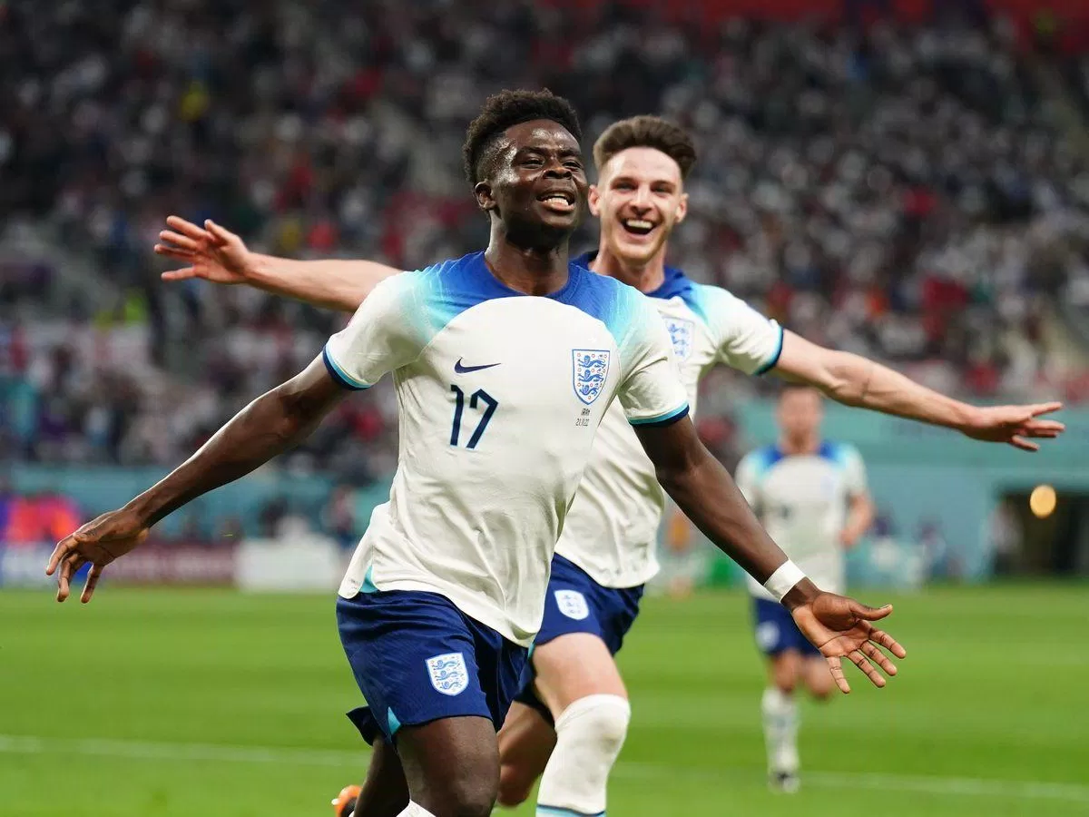 Saka hoàn thành cú đúp trong trận mở màn World Cup của tuyển Anh (Ảnh: Internet) Saka hoàn thành cú đúp trong trận mở màn World Cup của tuyển Anh (Ảnh: Internet)