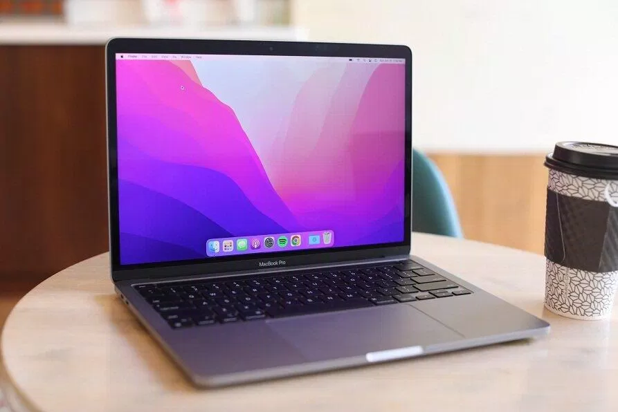 MacBook Pro M2 13 inch của Apple được ra mắt trong năm 2022 (Ảnh: Internet) MacBook Pro M2 13 inch của Apple được ra mắt trong năm 2022 (Ảnh: Internet)