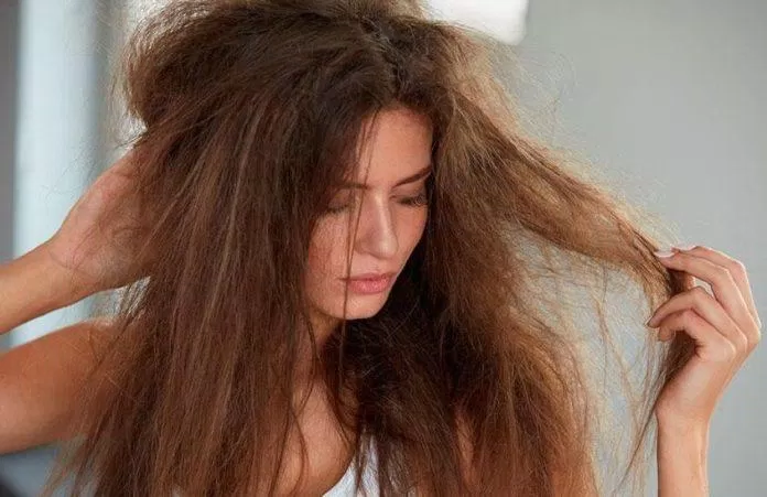 Việc lạm dụng hóa chất với tần suất cao khiến mái tóc trở nên hư tổn (Nguồn: Internet)