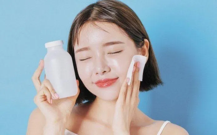 Tẩy trang là một chu trình skin care không thể thiếu (Ảnh: Internet)