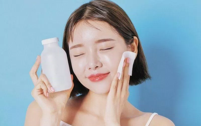 Tẩy trang là một chu trình skin care không thể thiếu (Ảnh: Internet)