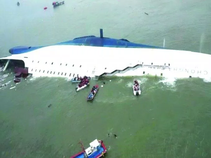 Những hình ảnh không thể quên của vụ chìm phà Sewol (Ảnh: Internet)