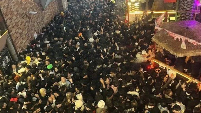Thảm kịch Itaewon Hàn Quốc: 5 cách để thoát khỏi đám đông hỗn loạn an toàn dấu hiệu Itaewon itaewon 2022 itaewon halloween Itaewon Hàn Quốc khu phố Itaewon nạn nhân nguy hiểm sự kiện thảm kịch itaewon