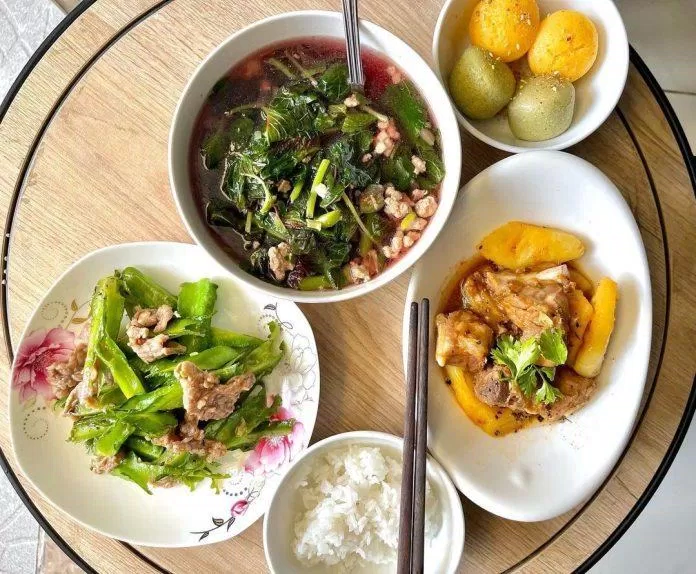 thực đơn bữa trưa cho sinh viên trong một tuần phần hai (Nguồn Instagram: xibi.minicuisine)