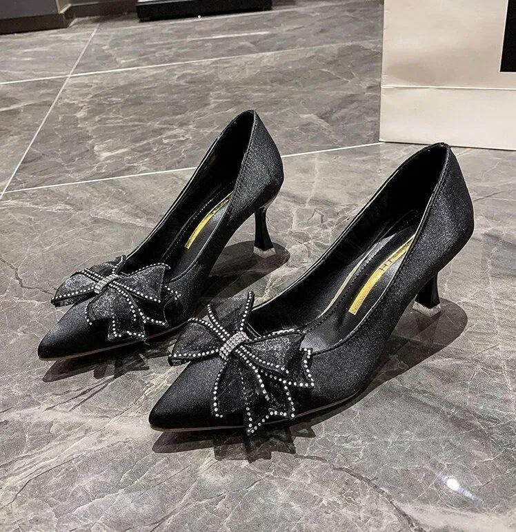 Đôi giày số 2: Chồng tương lai của bạn là người không giàu nhưng tài giỏi (Ảnh: Internet)