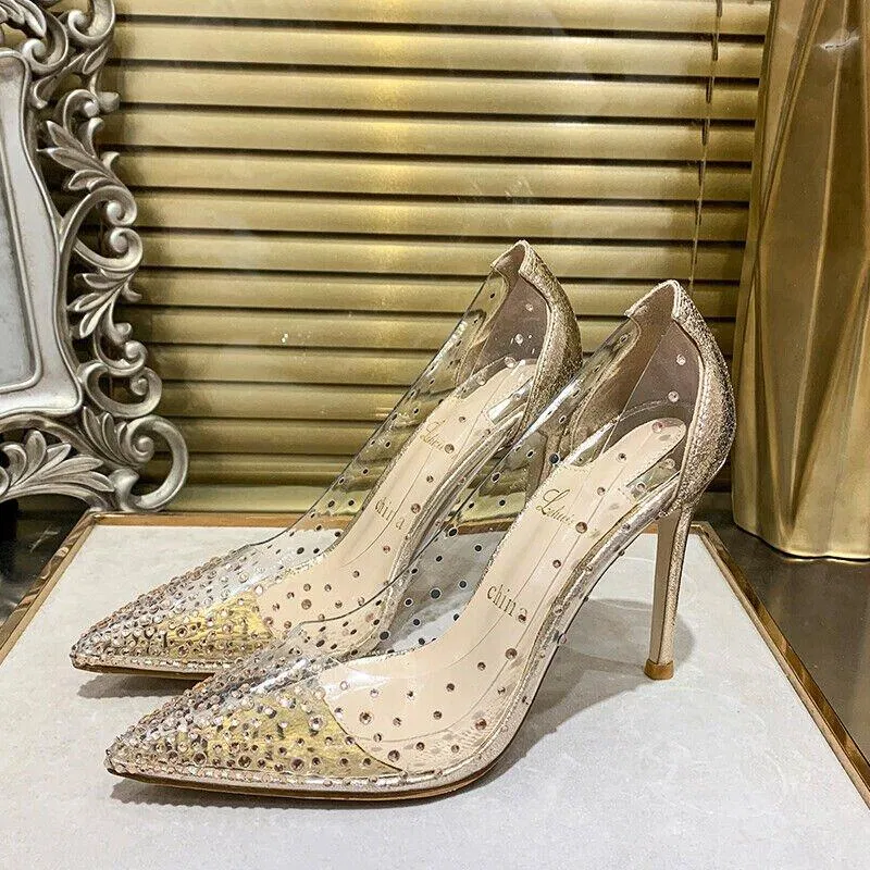 Đôi giày số 1: (Ảnh: Internet)