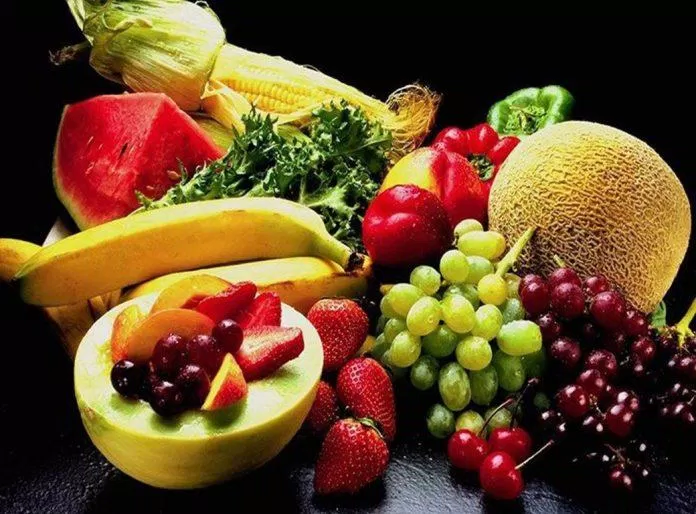 Lựa chọn loại trái cây phù hợp trong quá trình giảm cân là điều cần thiết (Ảnh: Internet)
