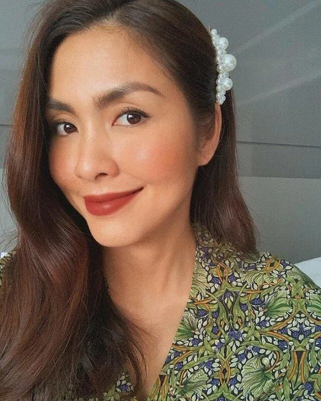 Trang điểm son đỏ nâu thời thượng và trendy