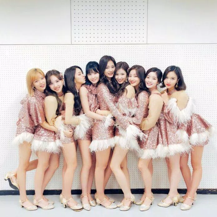 Twice xuất hiện trong chương trình Kohaku vào năm 2017 (nguồn: internet)