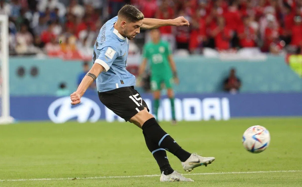 Cú sút cực mạnh của Valverde ở những phút cuối hiệp 2 (Ảnh: Internet) Cú sút cực mạnh của Valverde ở những phút cuối hiệp 2 (Ảnh: Internet)