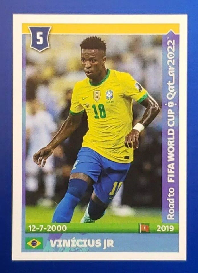 Vinicius được kì vọng tạo nên những điều kì diệu giống Pele khi lần đầu tiên khoác lên mình màu áo Brazil ở World Cup (Ảnh: Internet)