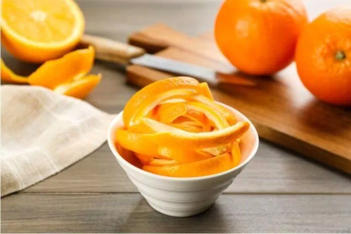 Vỏ cam là nguồn vitamin C tuyệt vời, có khả năng chống lại các gốc tự do gây ra mụn (Ảnh: Internet).
