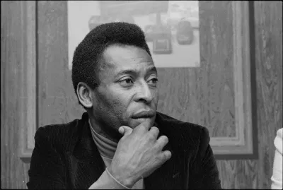 Vua bóng đá Pelé giành vô địch World Cup 3 lần (Ảnh: Internet) Vua bóng đá Pelé giành vô địch World Cup 3 lần (Ảnh: Internet)