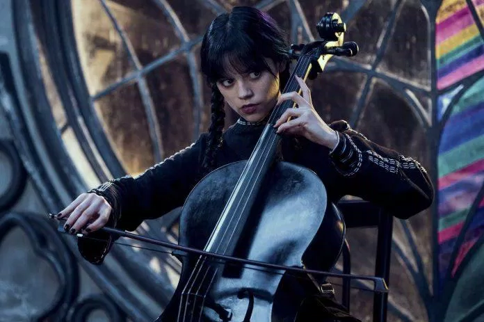 Jenna Ortega trong vai nữ chính Wednesday Addams ( Nguồn: Internet)