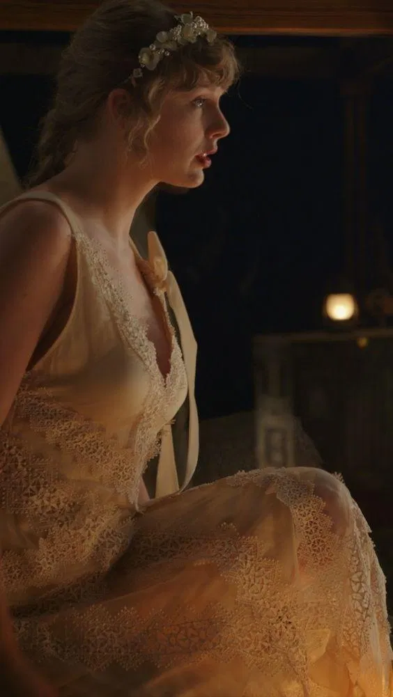 Giải mã mối tình tay ba trong FOLKLORE - album phòng thu thứ 8 của Taylor Swift folklore Grammy taylor swift teen love triangle