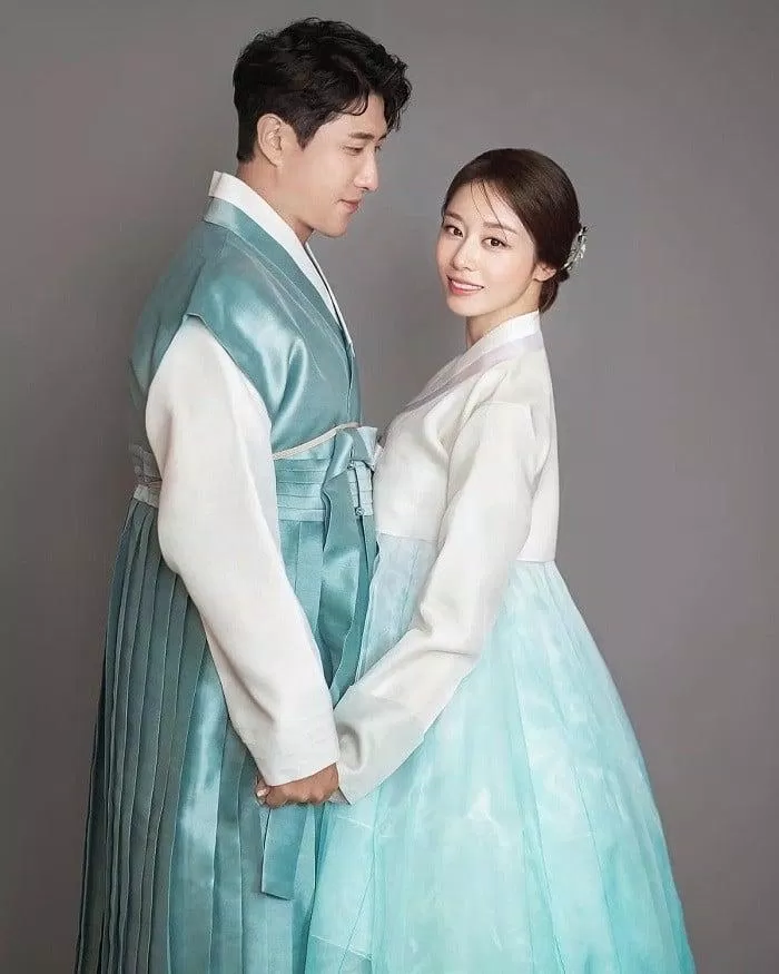 Bộ ảnh cưới của Jiyeon trong trang phục truyền thống, đơn giản mà thanh lịch. (Ảnh: Internet)