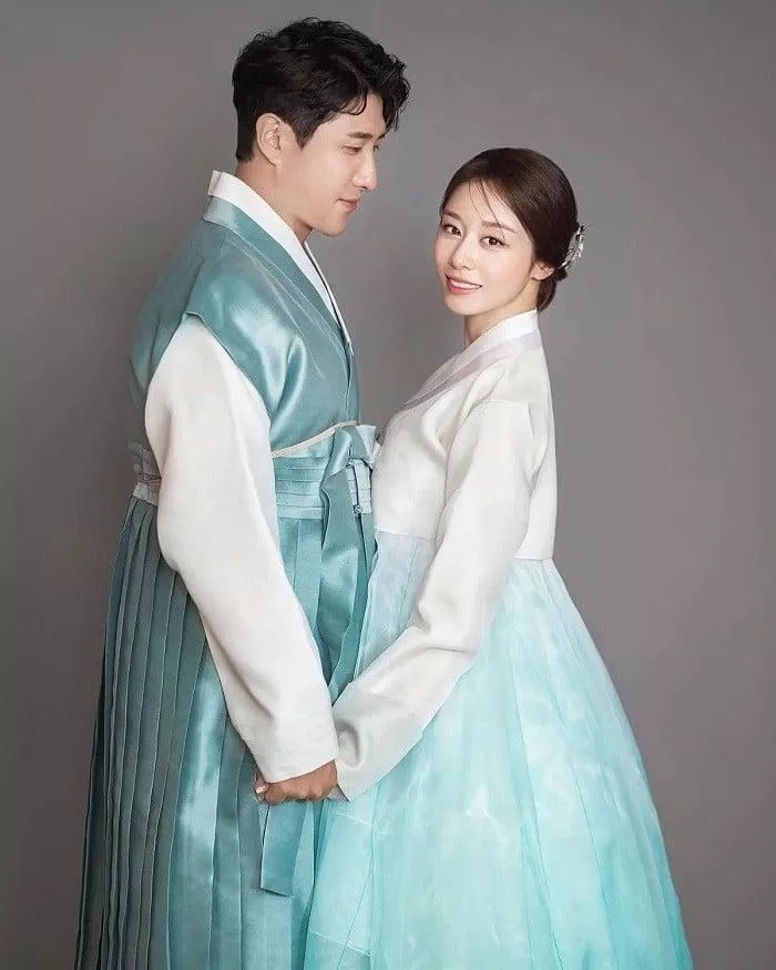 Bộ ảnh cưới của Jiyeon trong trang phục truyền thống, đơn giản mà thanh lịch. (Ảnh: Internet) Bộ ảnh cưới của Jiyeon trong trang phục truyền thống, đơn giản mà thanh lịch. (Ảnh: Internet)