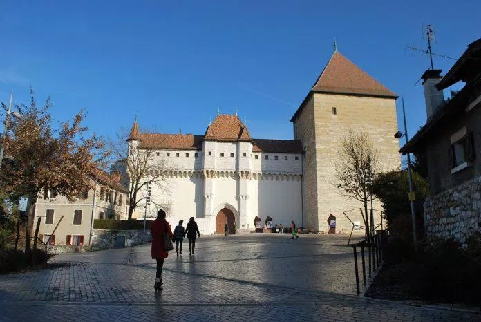 Khám phá lâu đài Annecy (Ảnh: Internet).