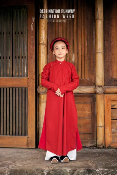 Cổ phục được diện bởi người mẫu nhí Cổ phục được diện bởi người mẫu nhí