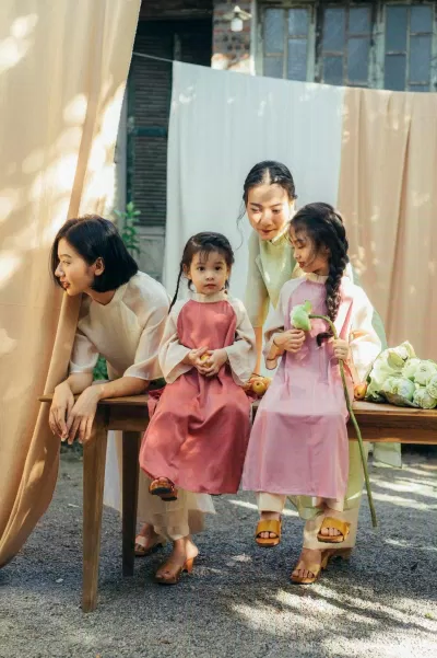 Áo dài nhí dành cho các bé gái Áo dài nhí dành cho các bé gái