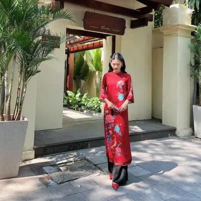 Mẫu áo dài cách tân đỏ thanh lịch Mẫu áo dài cách tân đỏ thanh lịch