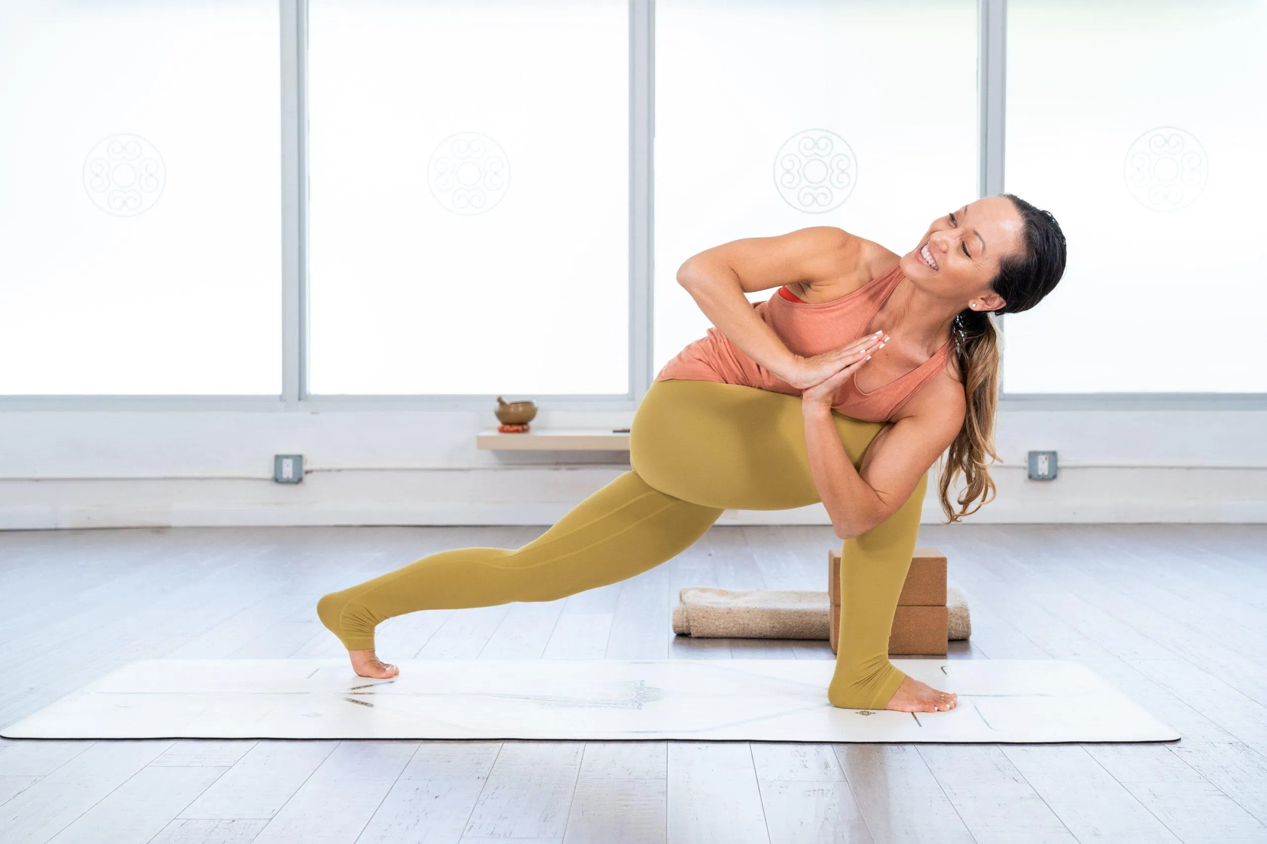 Nếu bạn muốn đốt cháy lượng calo lớn thì hãy bắt đầu áp dụng Ashtanga (Ảnh: Internet) Nếu bạn muốn đốt cháy lượng calo lớn thì hãy bắt đầu áp dụng Ashtanga (Ảnh: Internet)