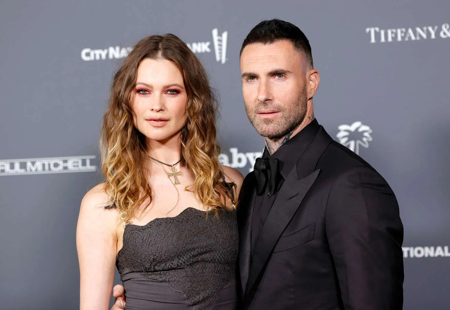Adam Levine nghi ngờ qua lại với nhiều cô gái khi vợ đang mang thai (Ảnh: Internet). Adam Levine nghi ngờ qua lại với nhiều cô gái khi vợ đang mang thai (Ảnh: Internet).