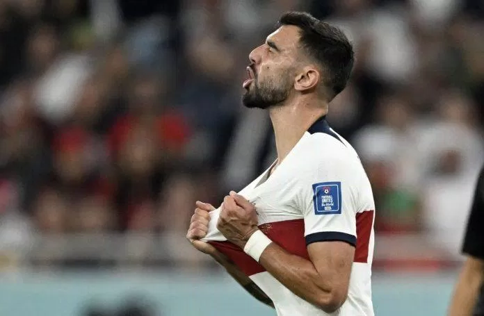 Bruno Fernandes tức giận với bản thân khi không thể có bàn thắng vào lưới Maroc (Ảnh: Internet) Bruno Fernandes tức giận với bản thân khi không thể có bàn thắng vào lưới Maroc (Ảnh: Internet)