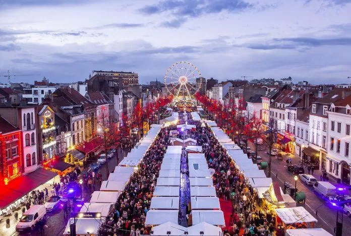 Chợ Giáng sinh Brussels, Bỉ (Ảnh: Internet) Chợ Giáng sinh Brussels, Bỉ (Ảnh: Internet)