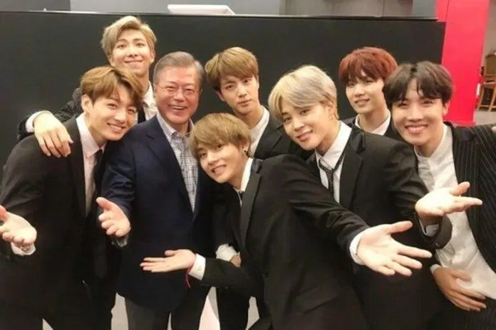 Nhóm nhạc BTS và tổng thống Hàn Quốc (Ảnh: Internet)