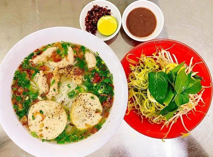 Bún bò - đặc sản Huế