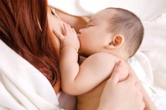 Các mẹ cần nghỉ ngơi, thư giãn để có chất lượng sữa tốt nhất (Nguồn: Internet)