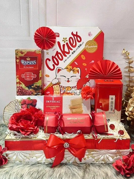 Giỏ quà Tết 2023 đẹp màu đỏ may mắn, thịnh vượng. (Ảnh: Internet) Giỏ quà Tết 2023 đẹp màu đỏ may mắn, thịnh vượng. (Ảnh: Internet)