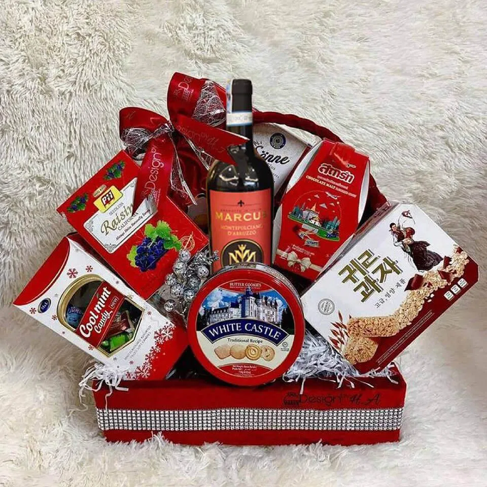 Chuẩn bị làm giỏ quà Tết 2023. (Ảnh: Internet) Chuẩn bị làm giỏ quà Tết 2023. (Ảnh: Internet)