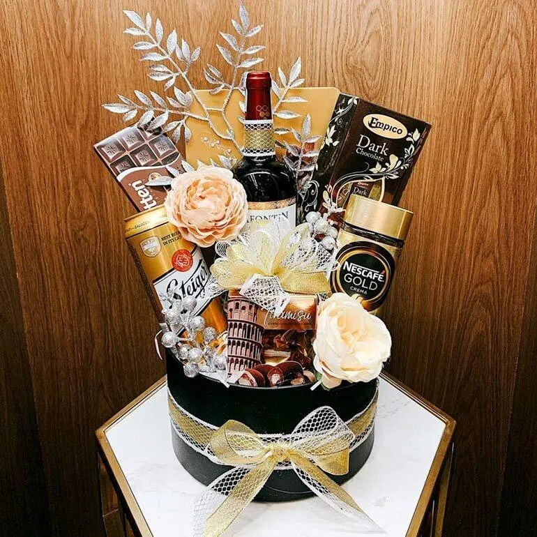 Giỏ quà Tết 2023 đẹp màu vàng tài lộc. (Ảnh : Internet) Giỏ quà Tết 2023 đẹp màu vàng tài lộc. (Ảnh : Internet)