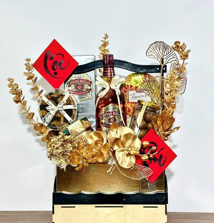 Giỏ quà Tết 2023 đẹp màu vàng tài lộc. (Ảnh : Internet) Giỏ quà Tết 2023 đẹp màu vàng tài lộc. (Ảnh : Internet)