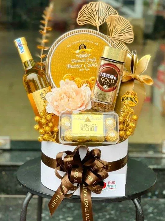 Giỏ quà Tết 2023 đẹp màu vàng tài lộc. (Ảnh : Internet) Giỏ quà Tết 2023 đẹp màu vàng tài lộc. (Ảnh : Internet)